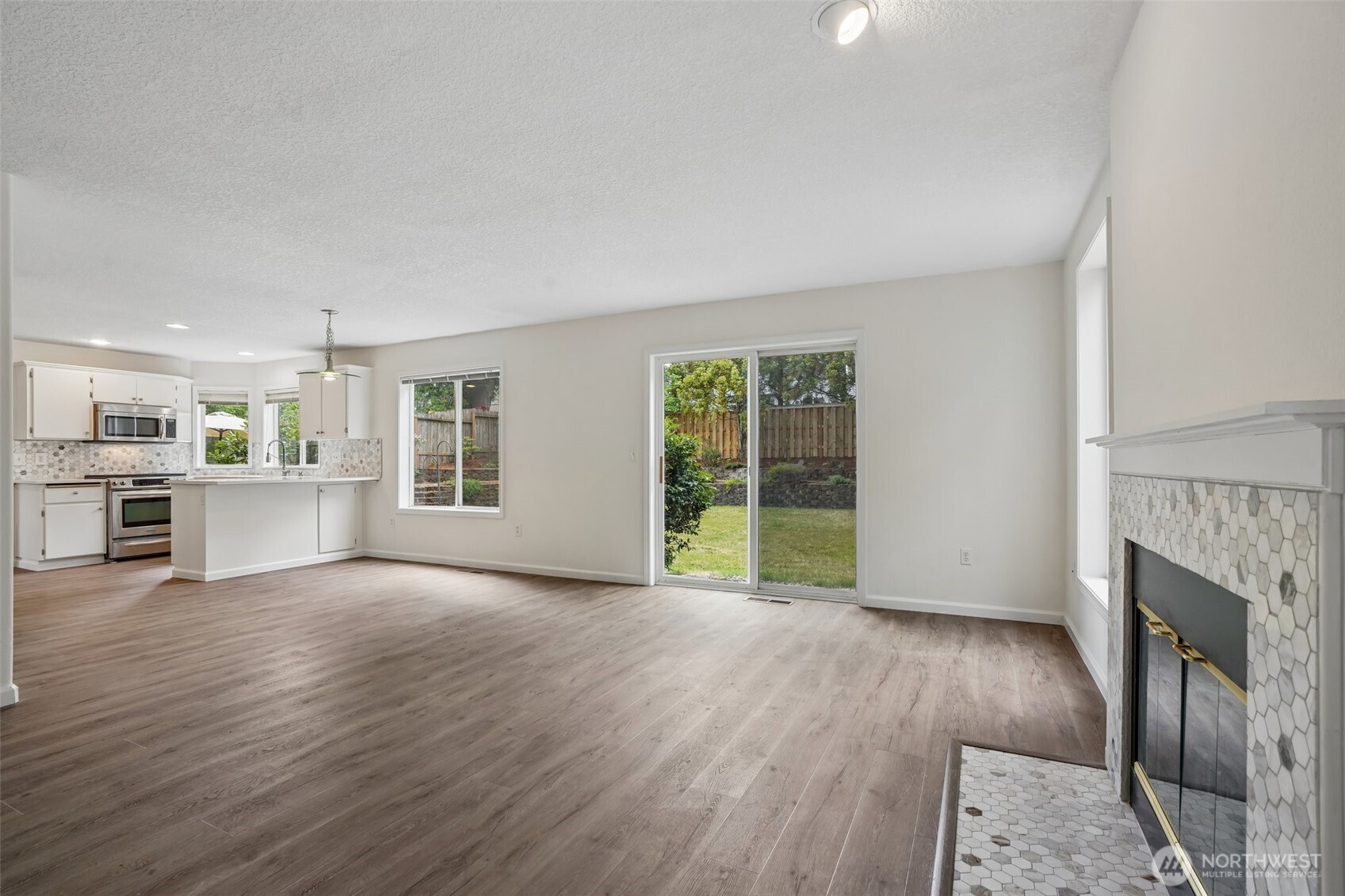 2111 Nw Willow Drive Property Photo 9