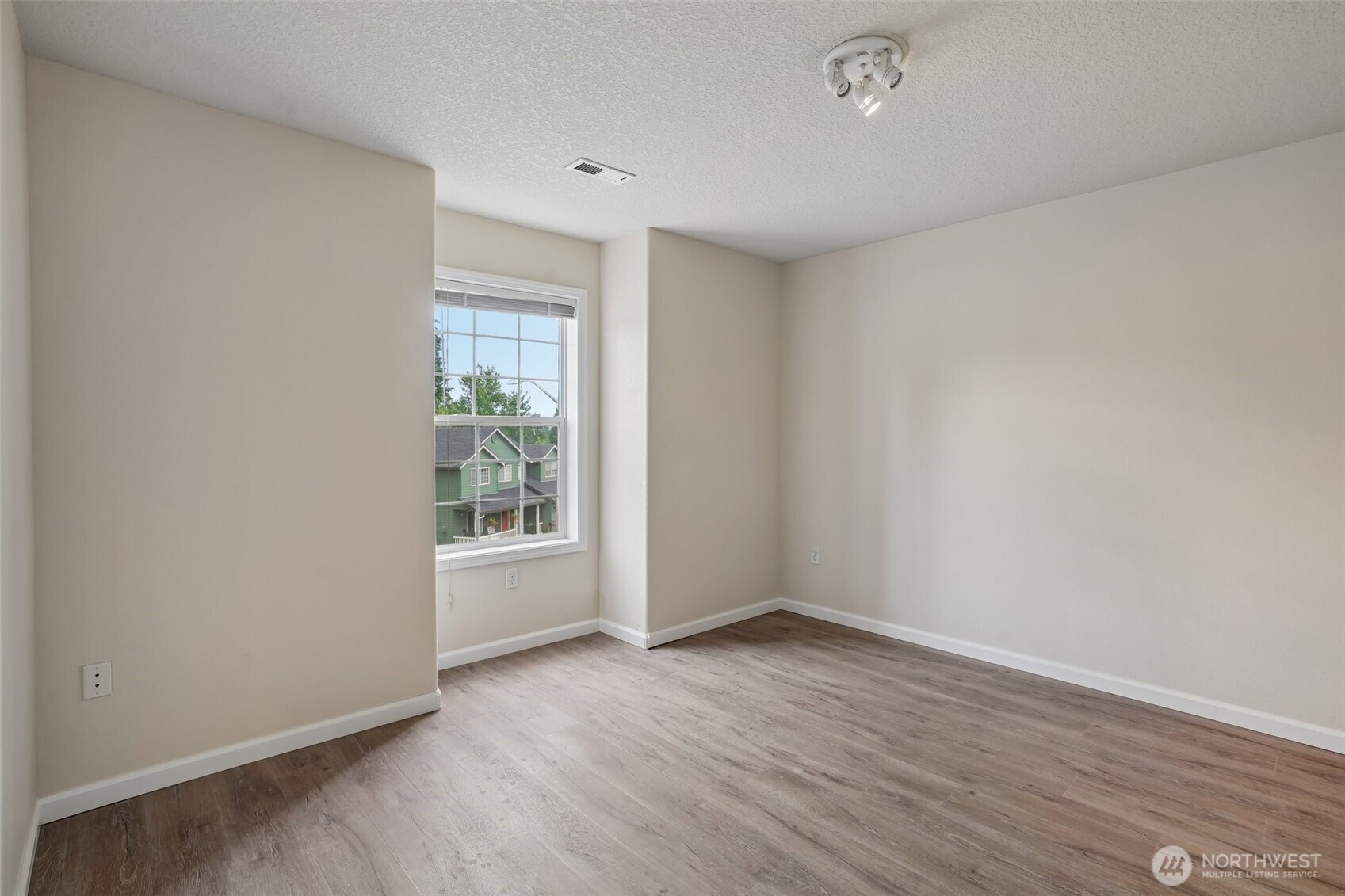 2111 Nw Willow Drive Property Photo 30