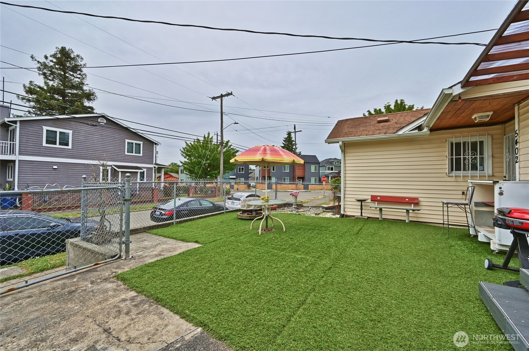 5402 S Cloverdale Street Property Photo 10