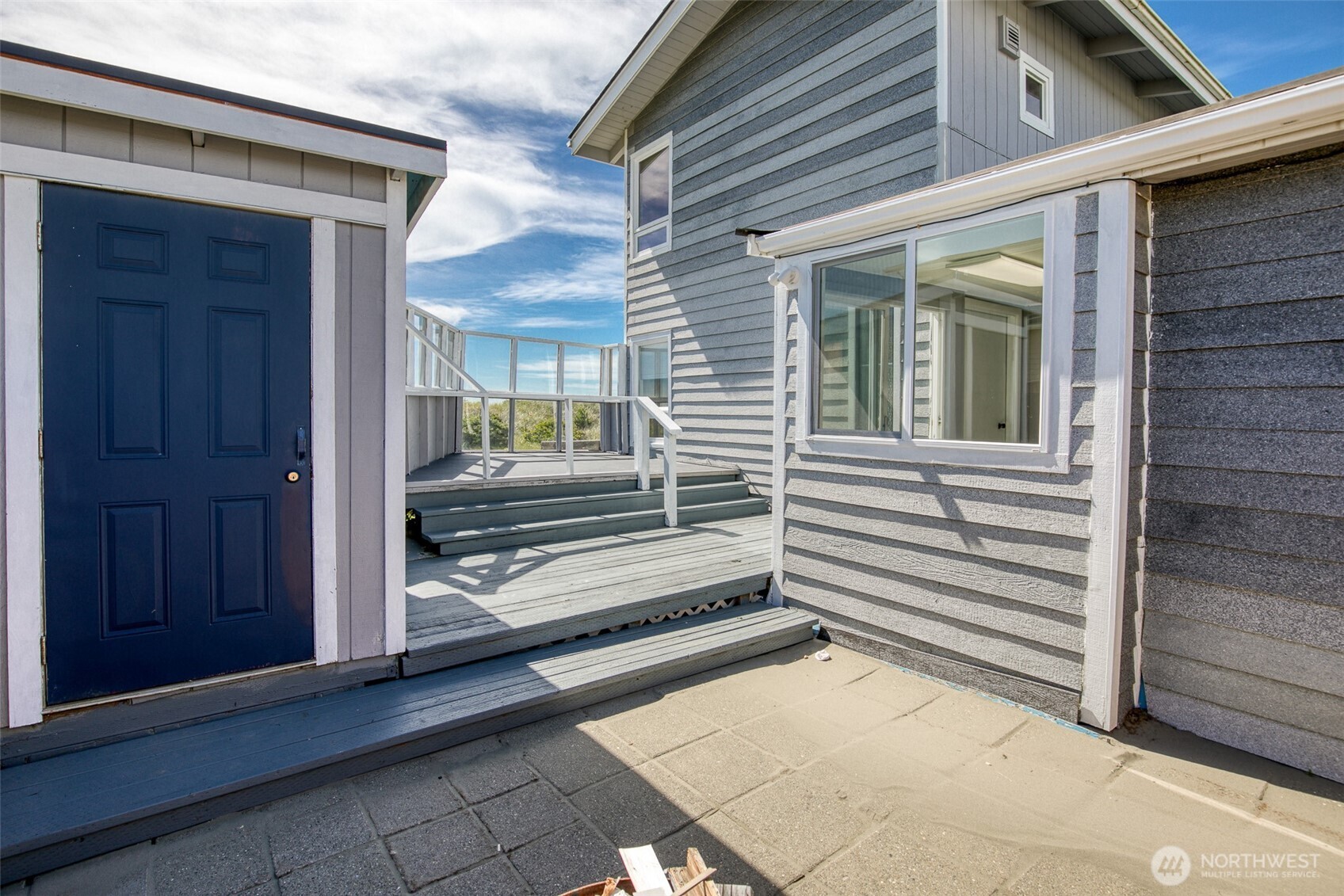 48571 Pacific Avenue Property Photo 2