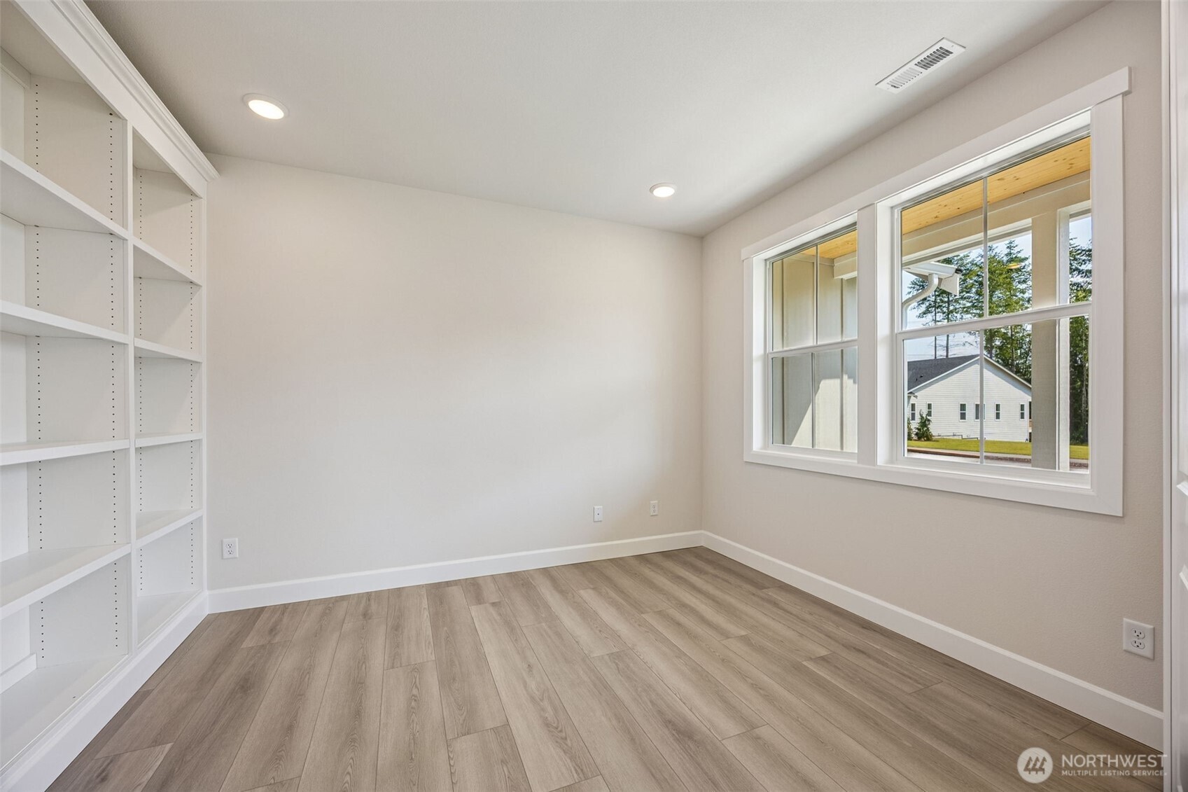 13712 100th Street 210 Property Photo 6