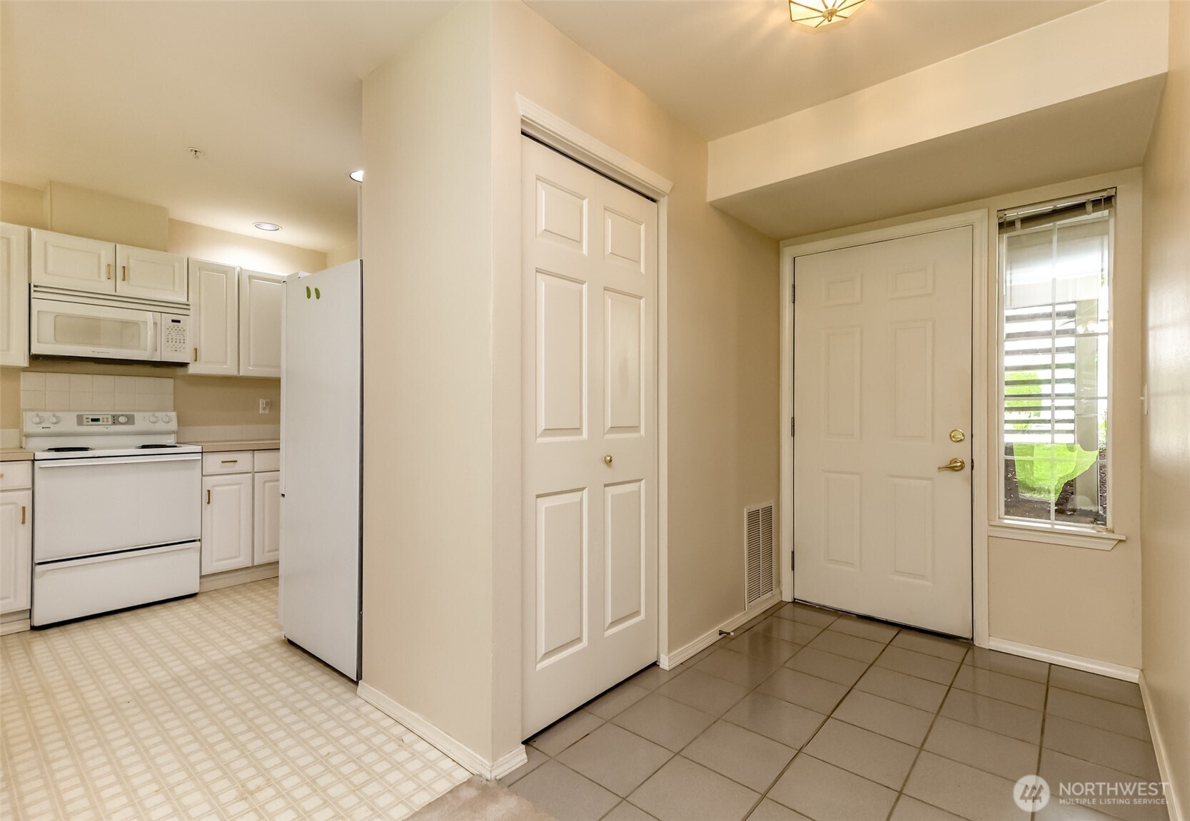 2037 S 368th Place Property Photo 8