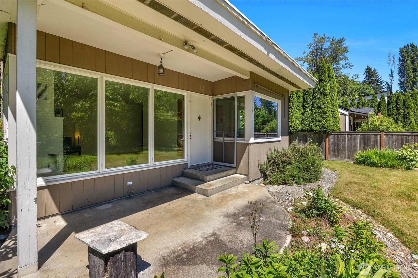 8833 Ne Bothell Way Property Photo 8