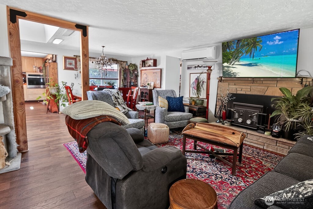 2573 Deer Park Road Property Photo 5