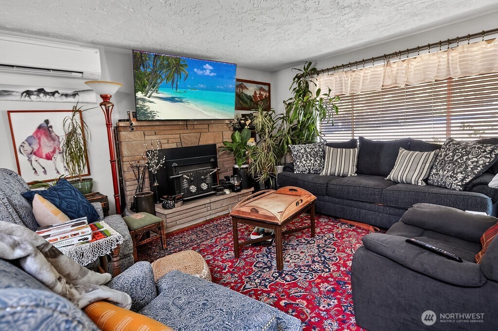 2573 Deer Park Road Property Photo 6