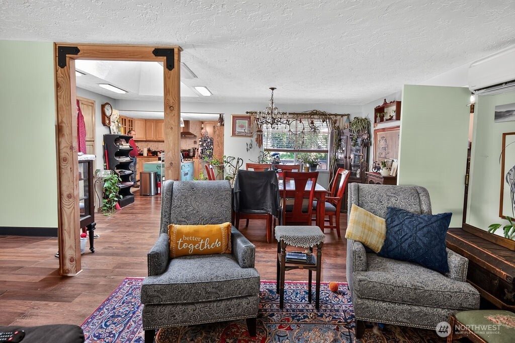 2573 Deer Park Road Property Photo 12