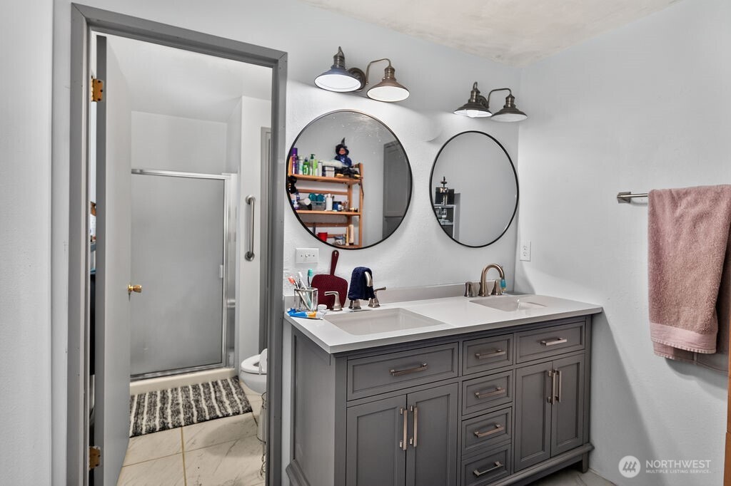 2573 Deer Park Road Property Photo 17