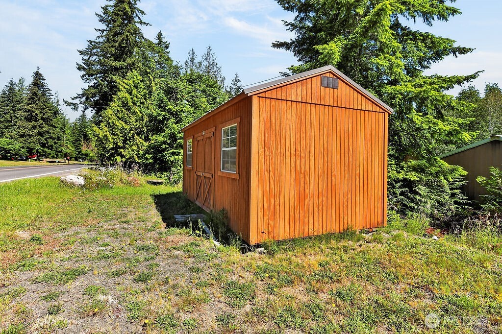 2573 Deer Park Road Property Photo 28