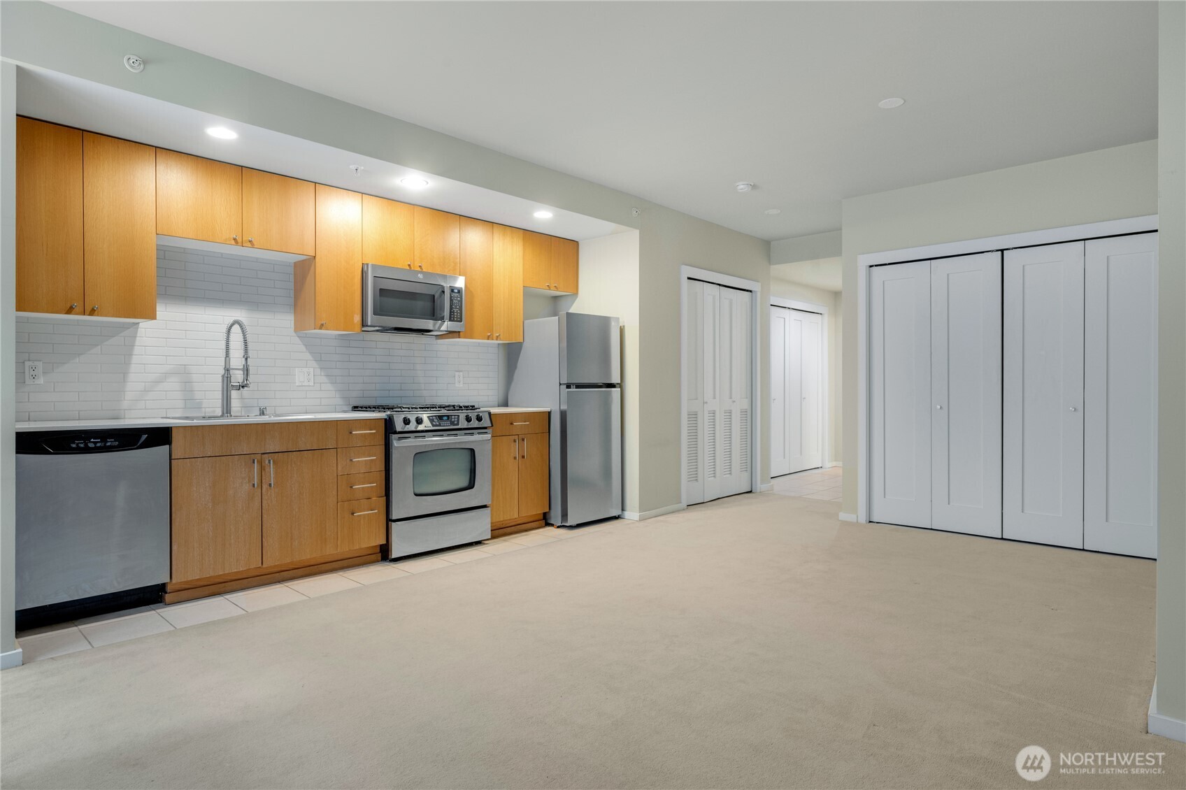 81 Clay Street 326 Property Photo 5