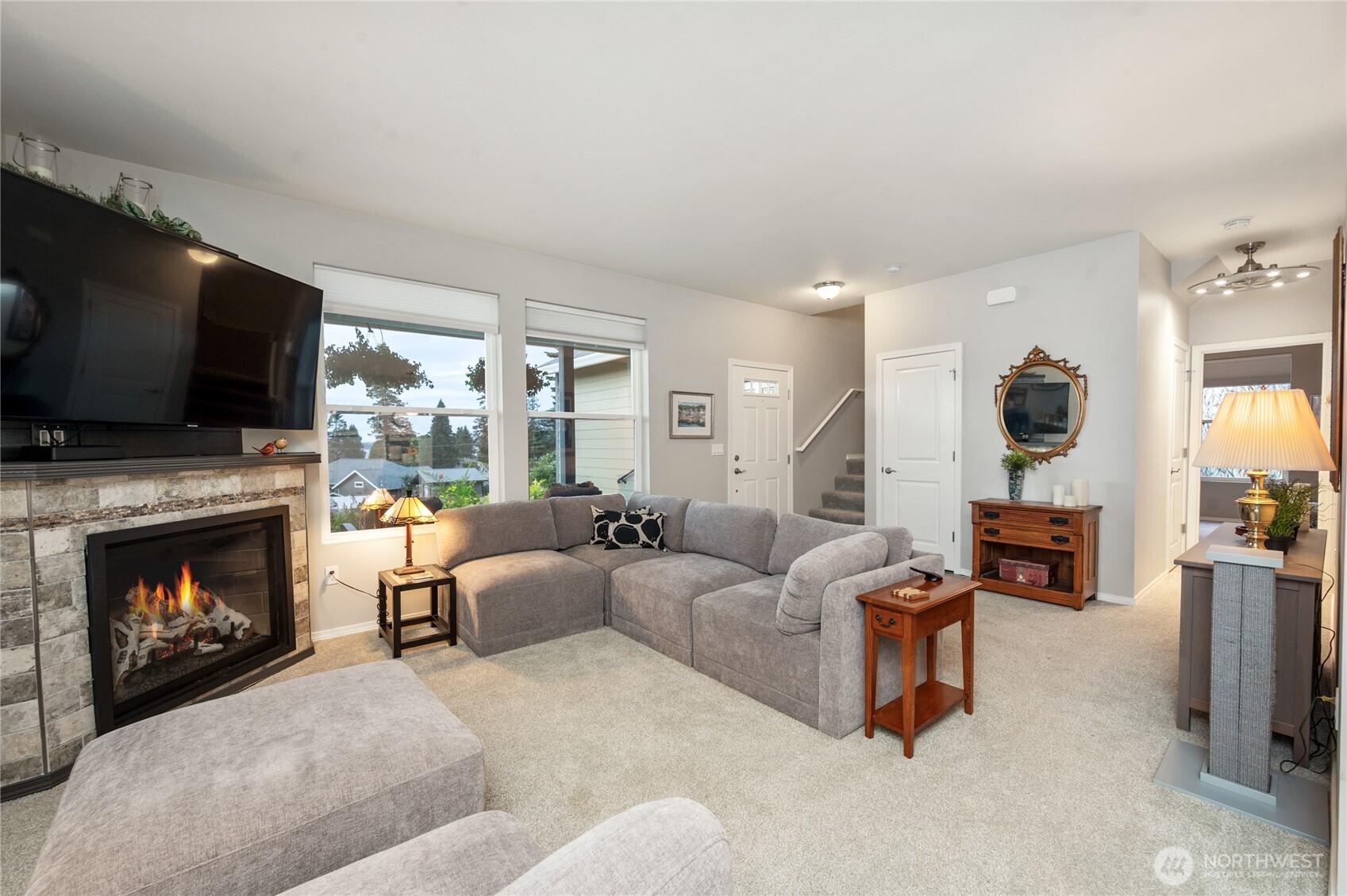 5519 Whitehorn Way Property Photo 5