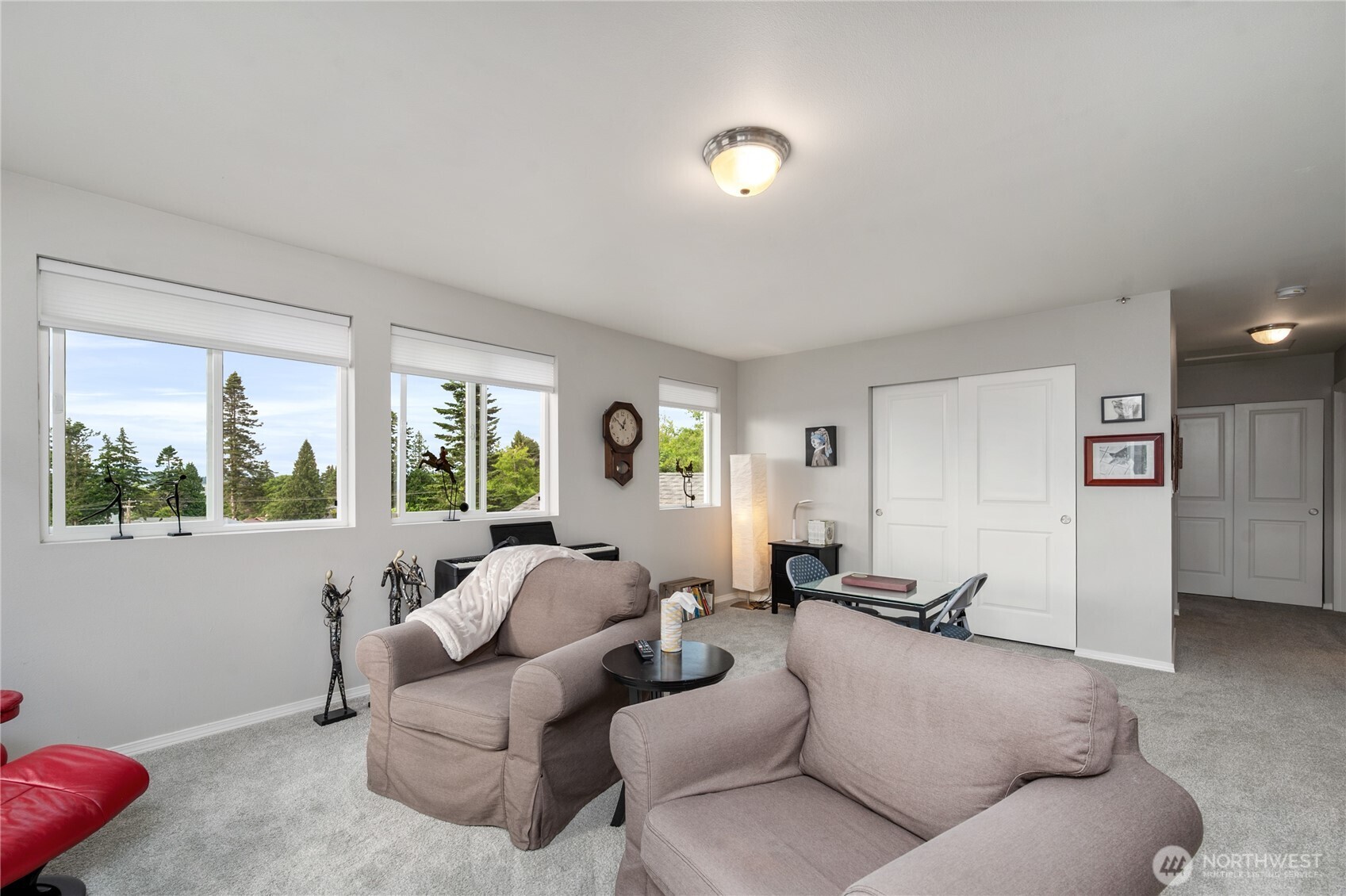 5519 Whitehorn Way Property Photo 14