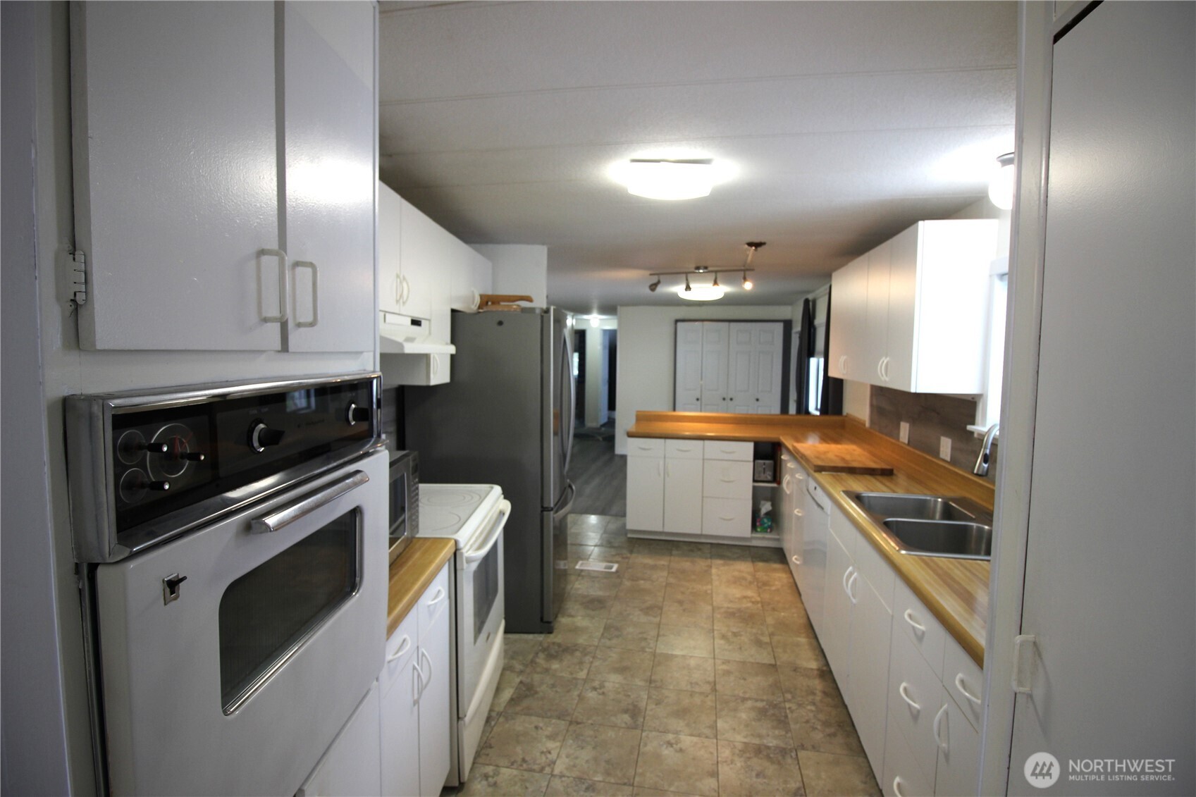 920 Cottonwood Drive Property Photo 7