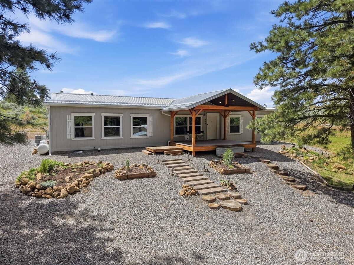 389 Muledeer Property Photo 1