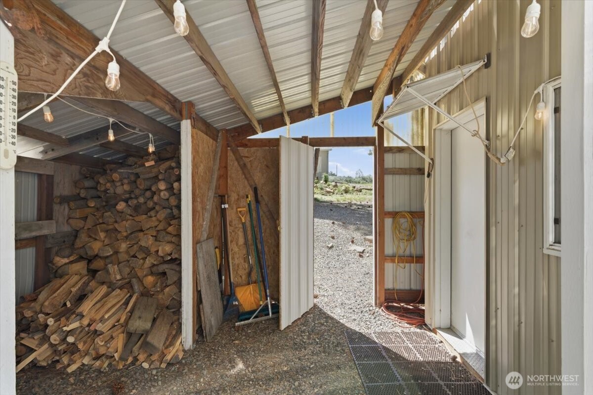 389 Muledeer Property Photo 24