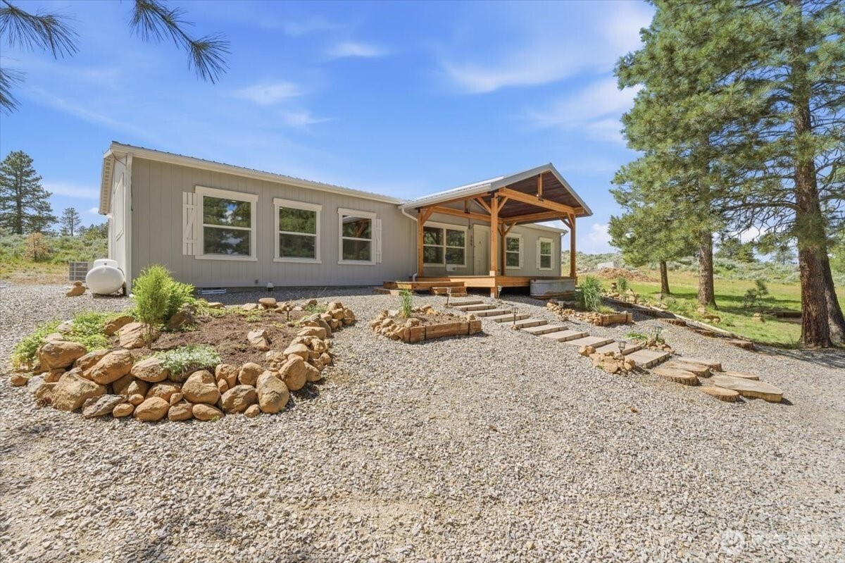 389 Muledeer Property Photo 35