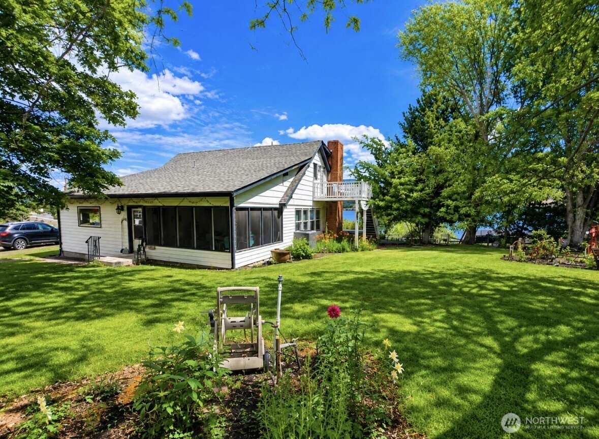 33524 Highway 97 A Property Photo 1