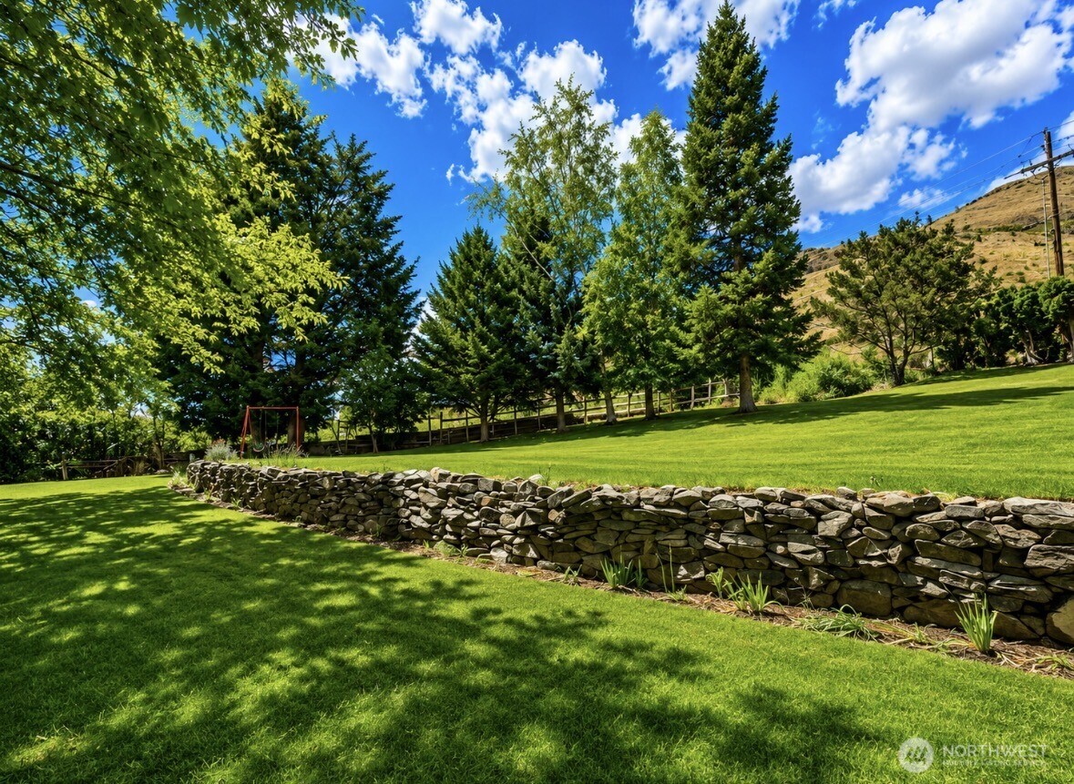 33524 Highway 97 A Property Photo 33
