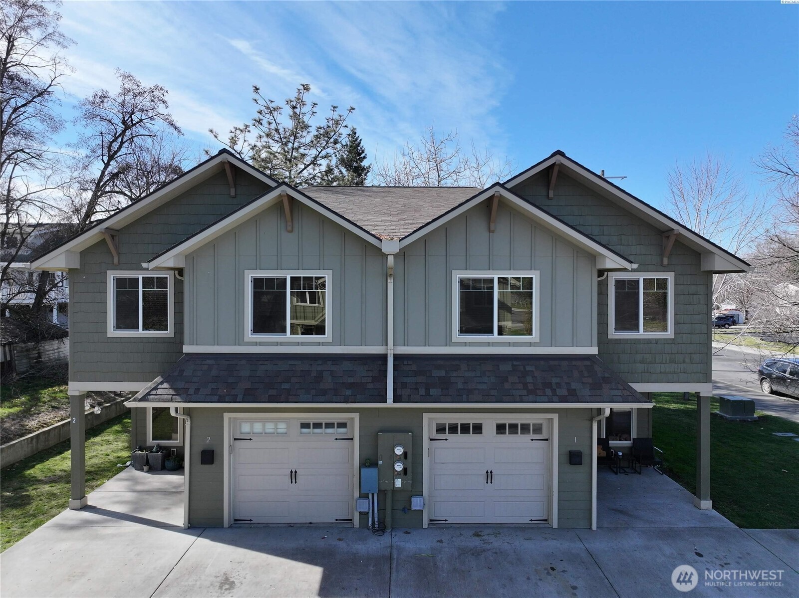 218 E Whitman Drive Property Photo 1