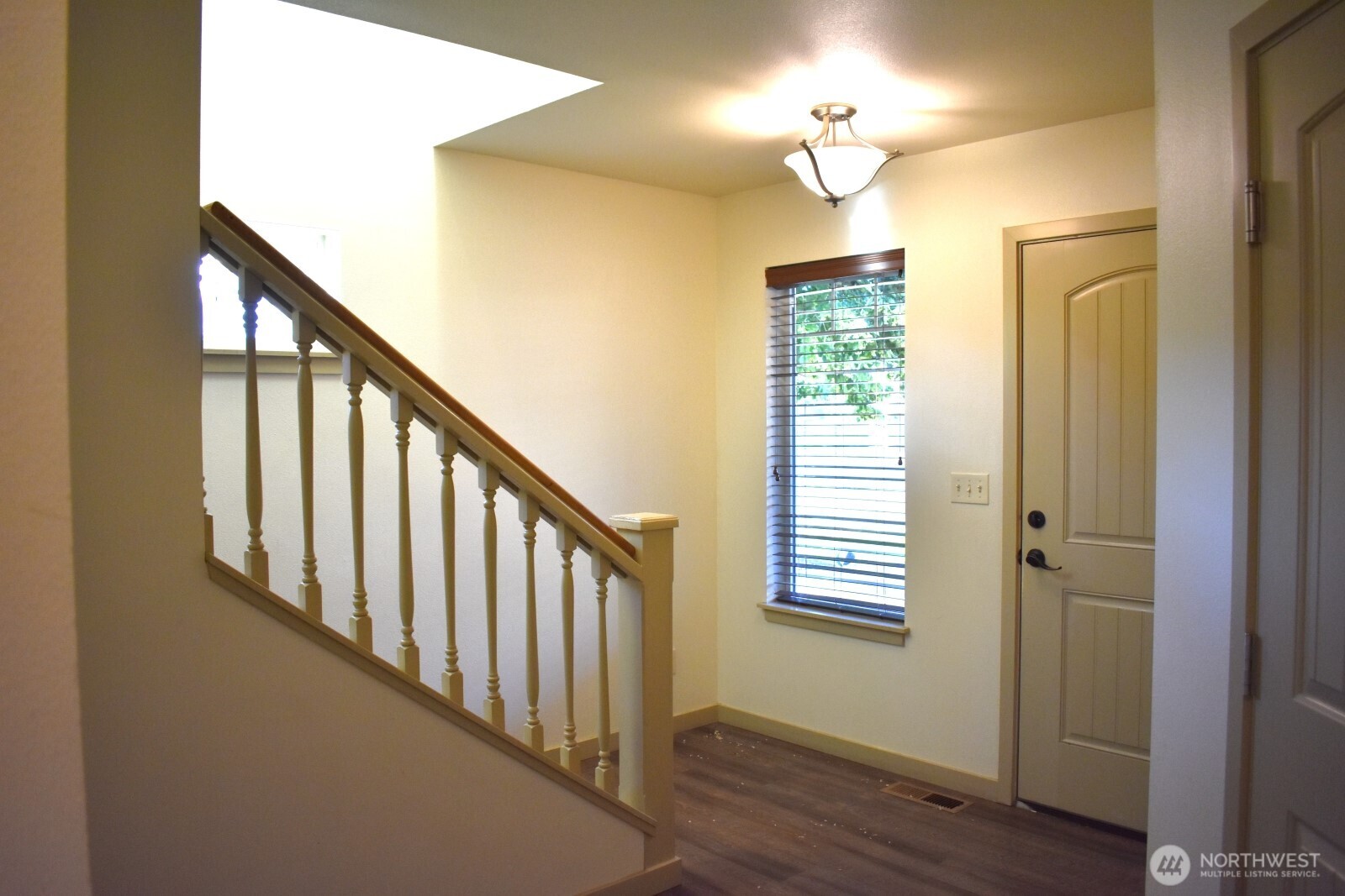 218 E Whitman Drive Property Photo 7