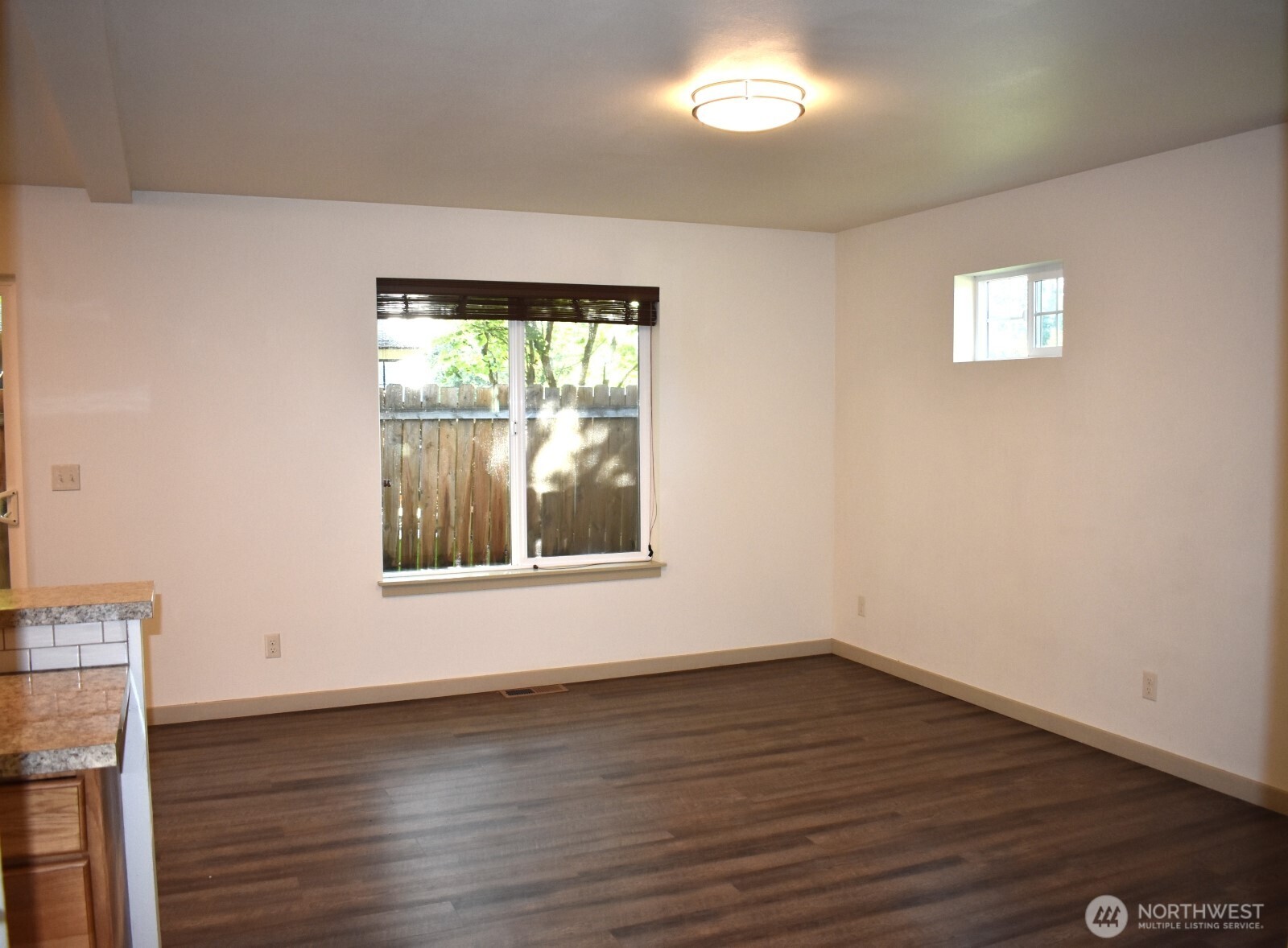 218 E Whitman Drive Property Photo 9