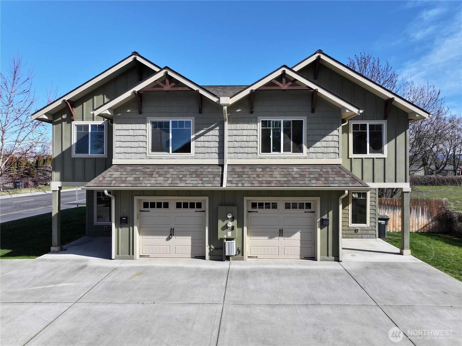 226 E Whitman Drive Property Photo 1