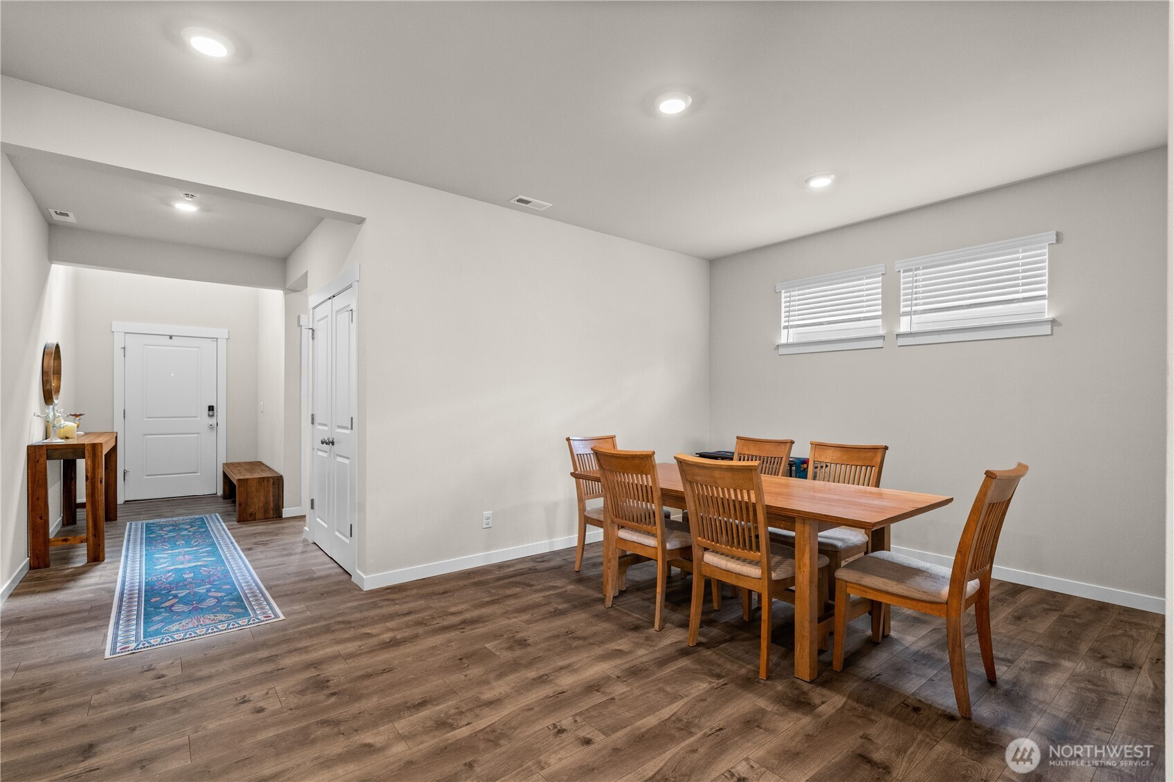 17512 Crossing Drive Property Photo 4