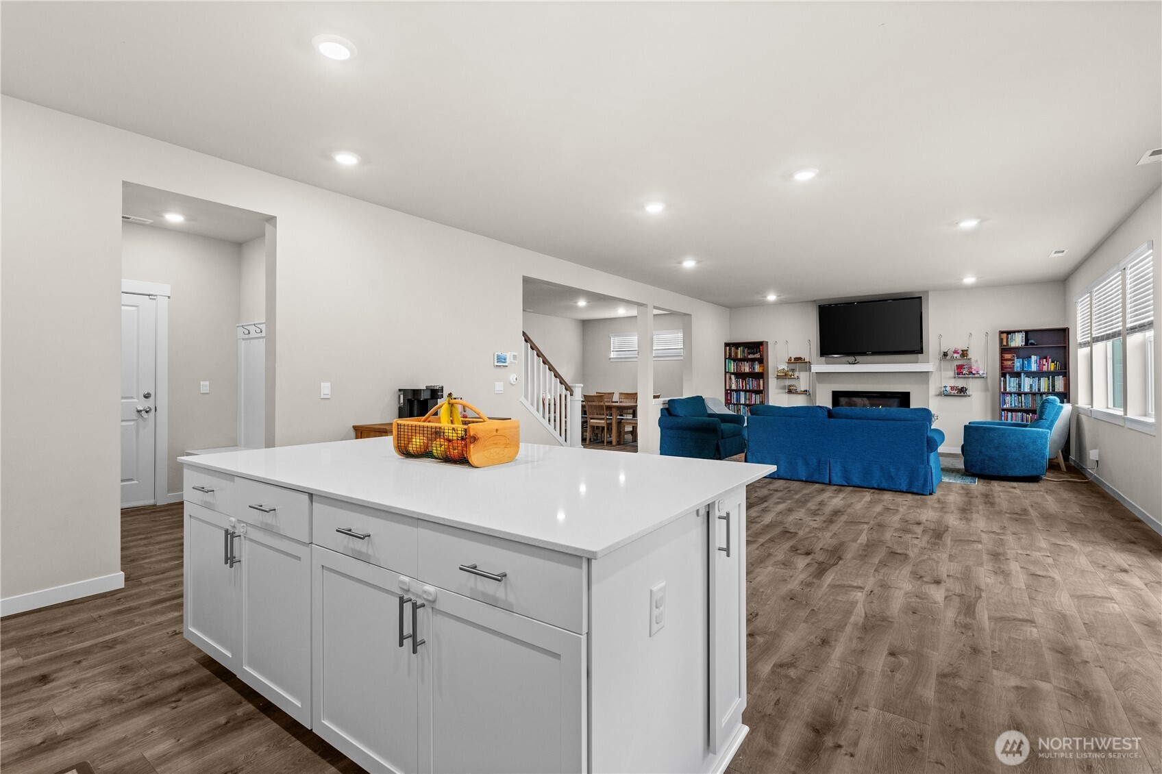 17512 Crossing Drive Property Photo 10