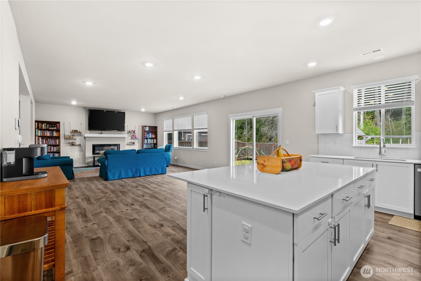 17512 Crossing Drive Property Photo 11