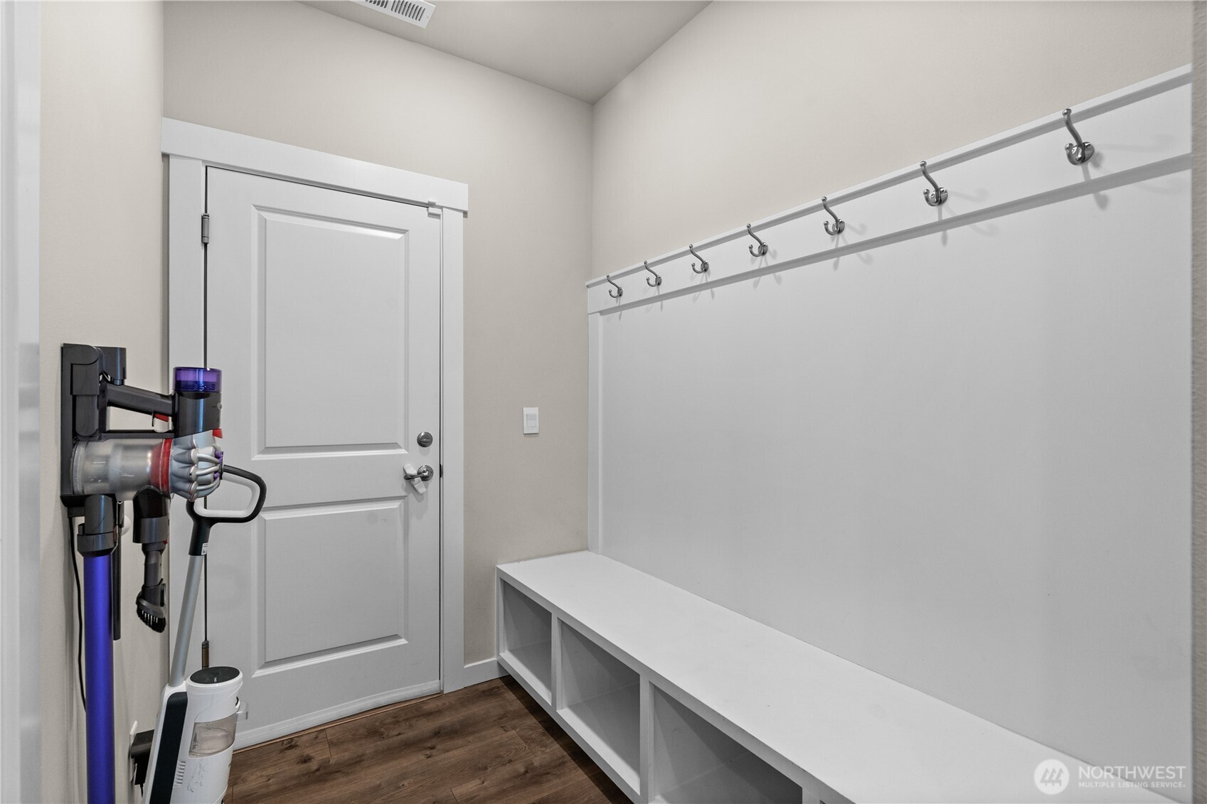 17512 Crossing Drive Property Photo 13