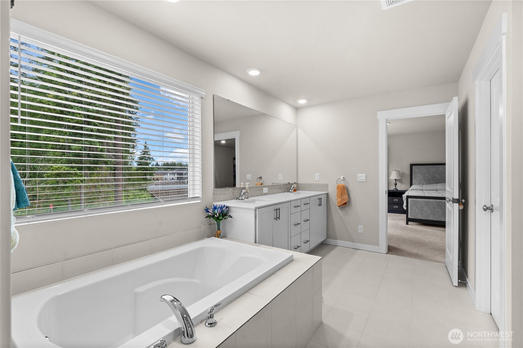 17512 Crossing Drive Property Photo 18