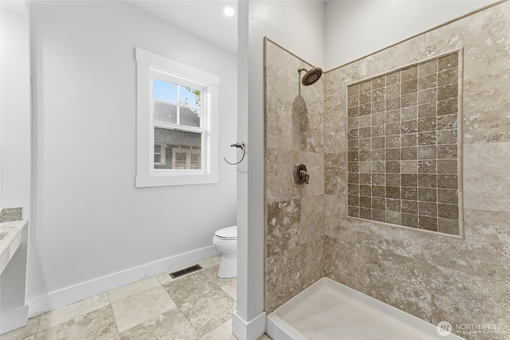 241 N Bellevue Avenue Property Photo 19