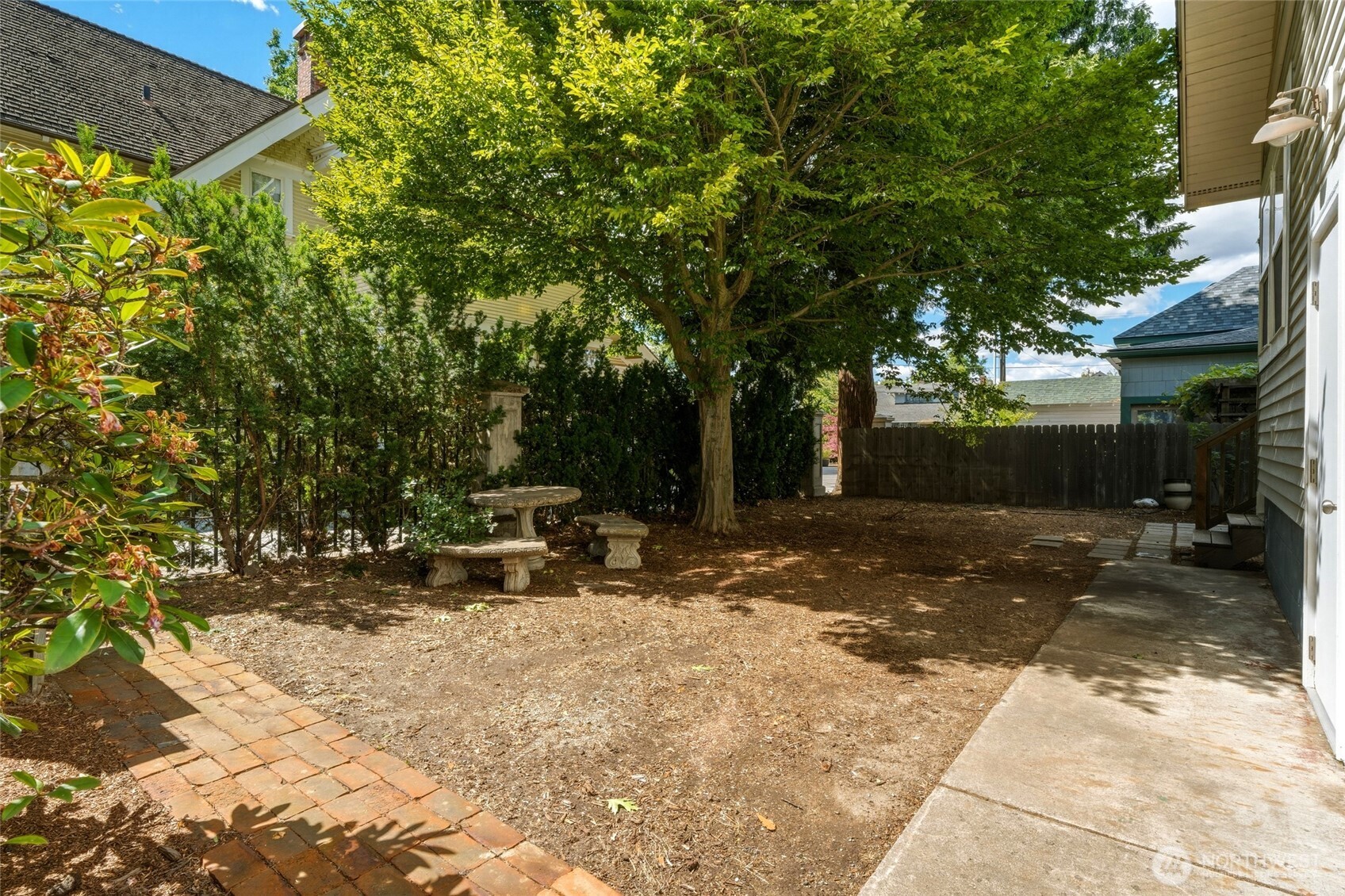 241 N Bellevue Avenue Property Photo 33