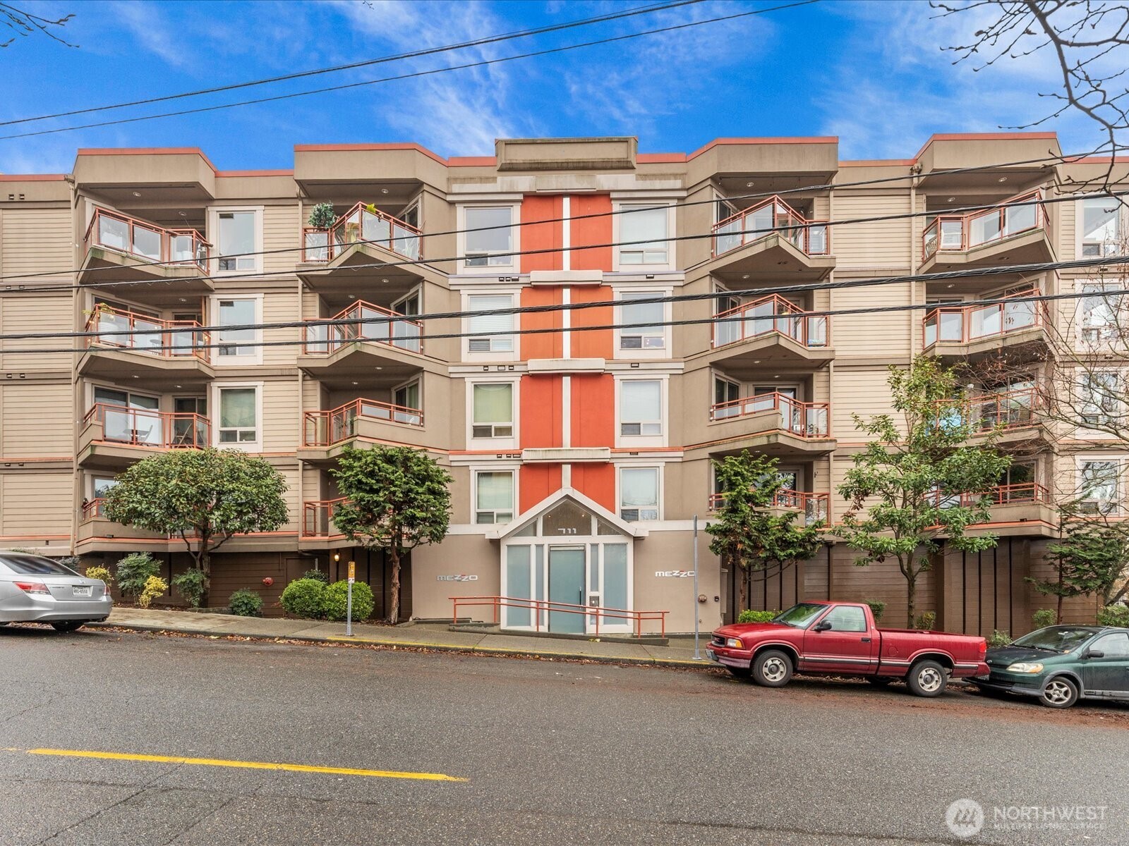 711 E Denny Way 104 Property Photo 1