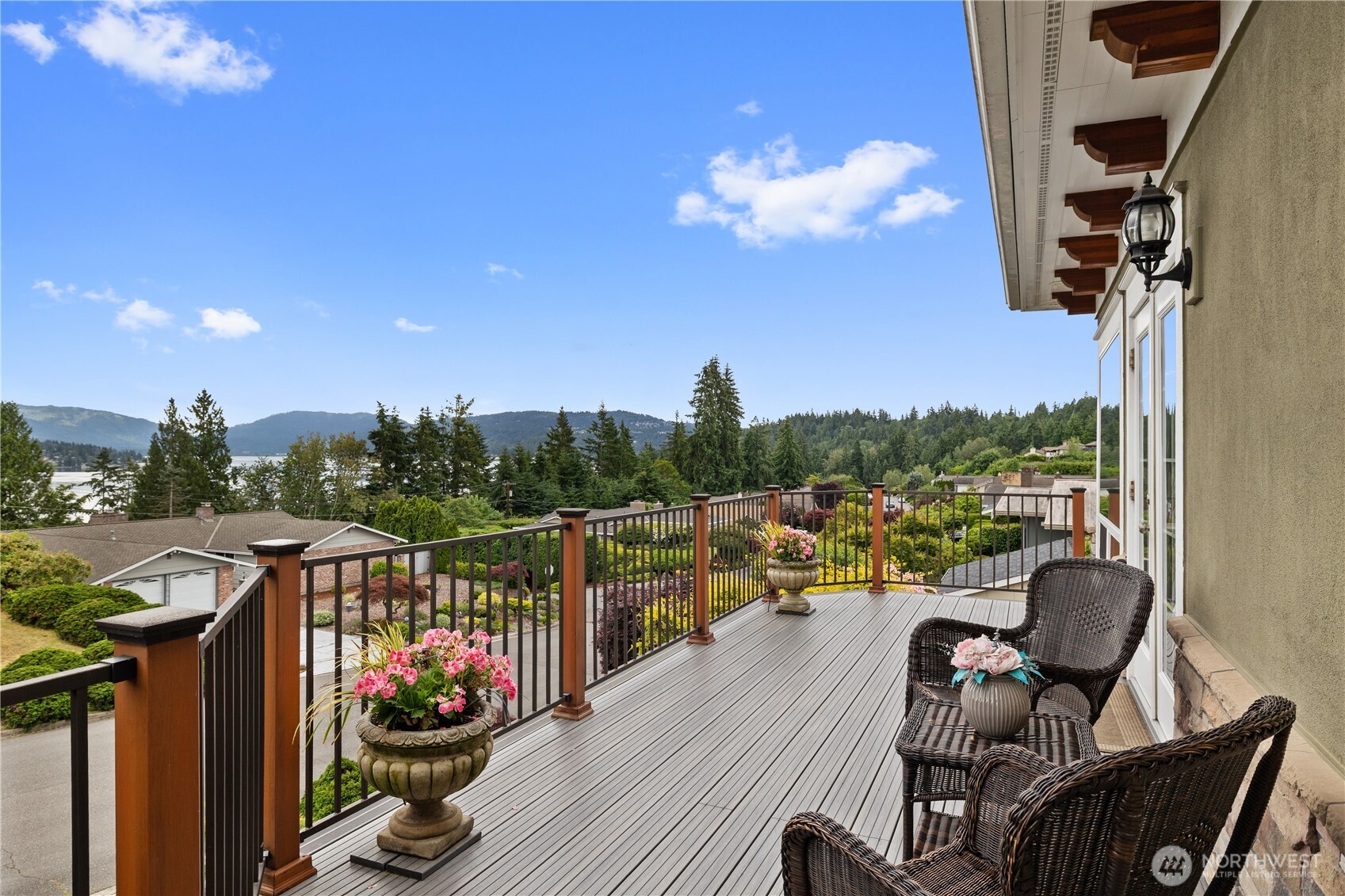 413 174th Place Property Photo 3