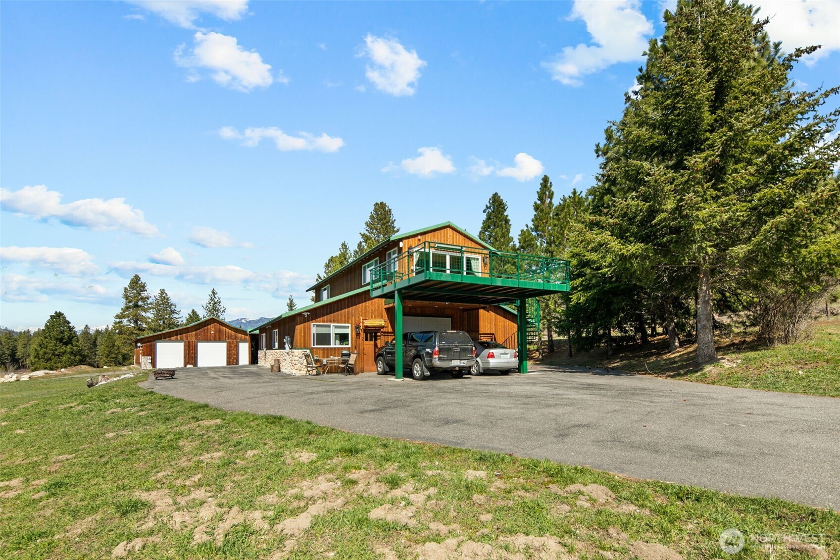 18547 Camp 12 Road Property Photo 1