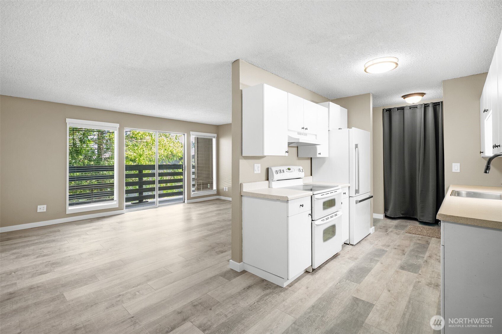 10459 Des Moines Memorial Dr 303 Property Photo 5