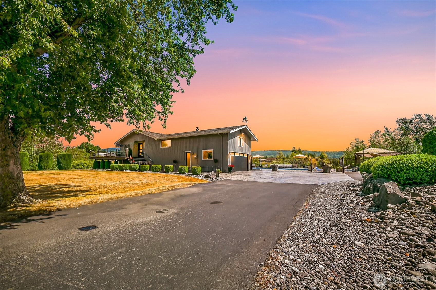1835 E Smith Road Property Photo 4