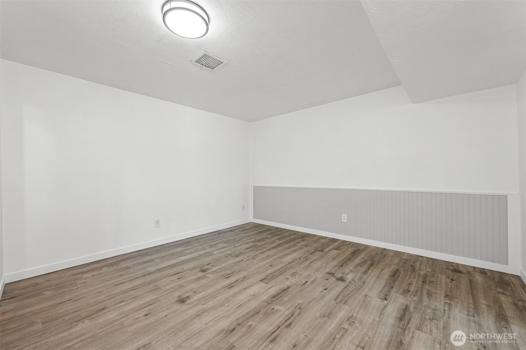 1835 E Smith Road Property Photo 26