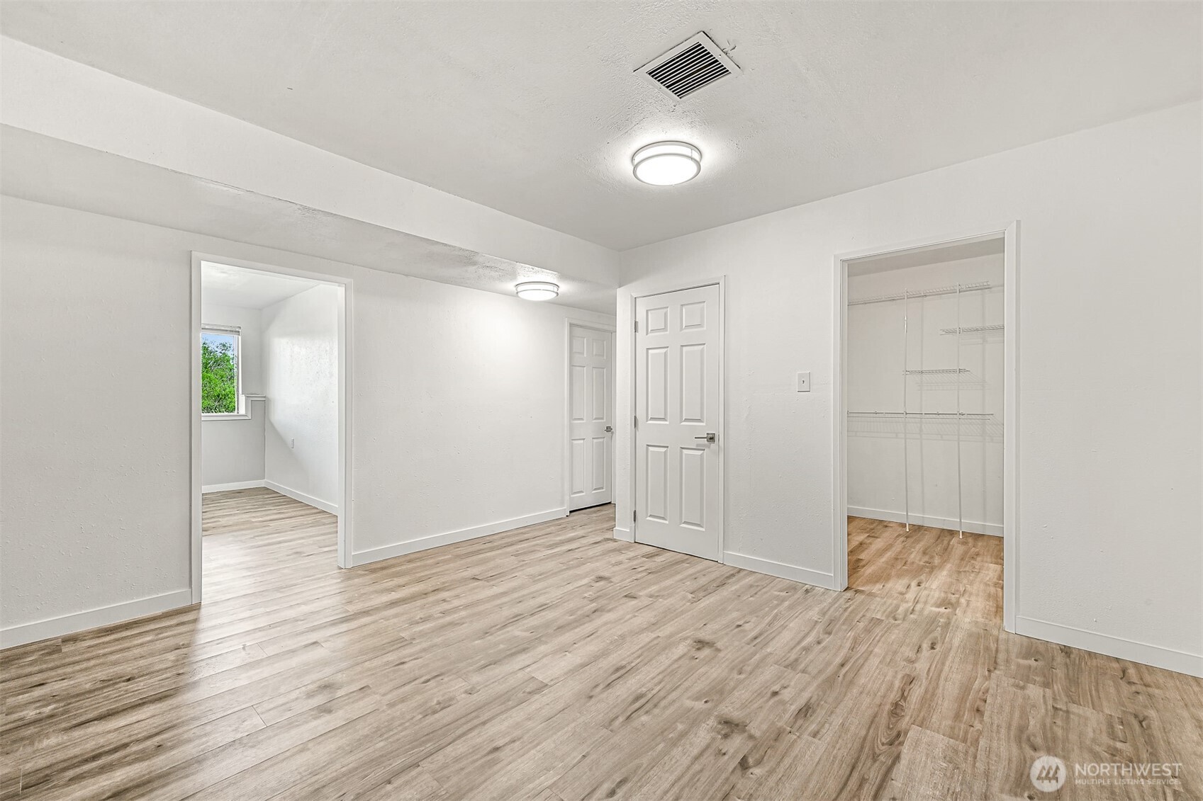 1835 E Smith Road Property Photo 27