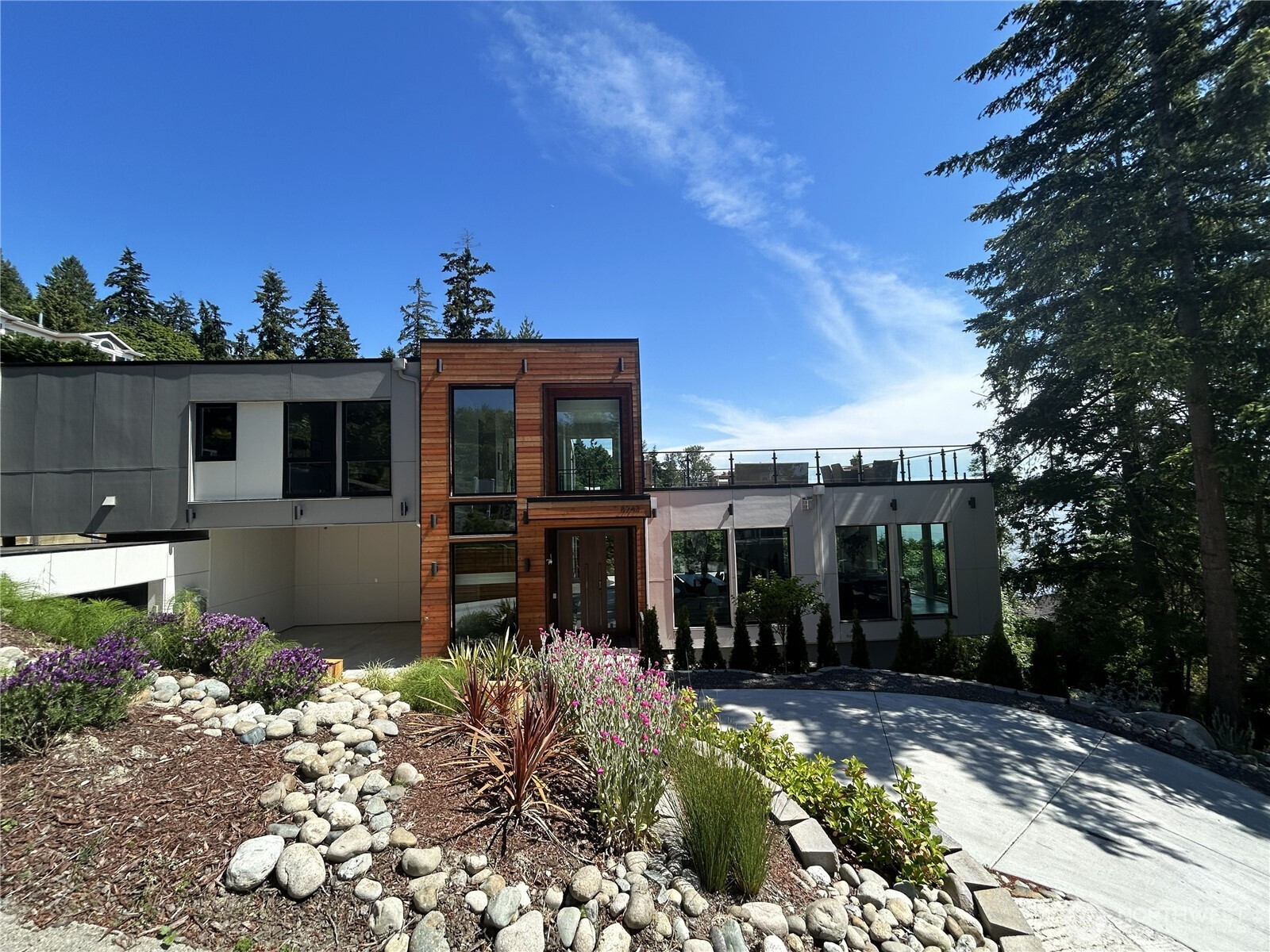 8243 W Mercer Way Property Photo 4