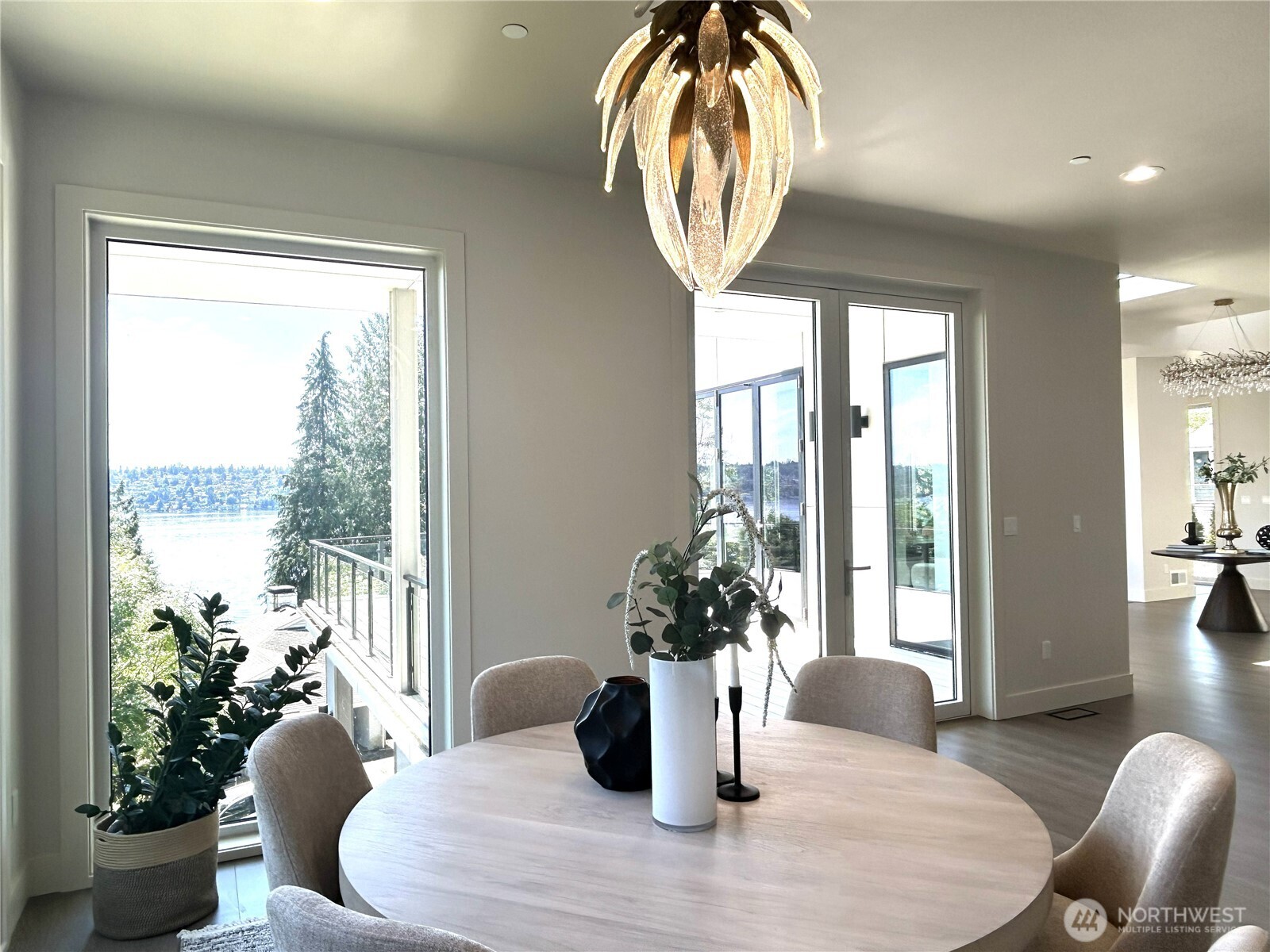 8243 W Mercer Way Property Photo 10