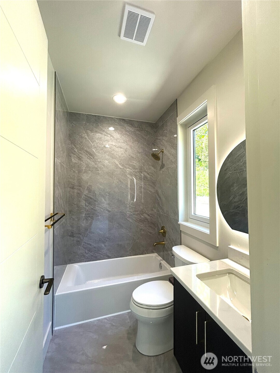 8243 W Mercer Way Property Photo 32