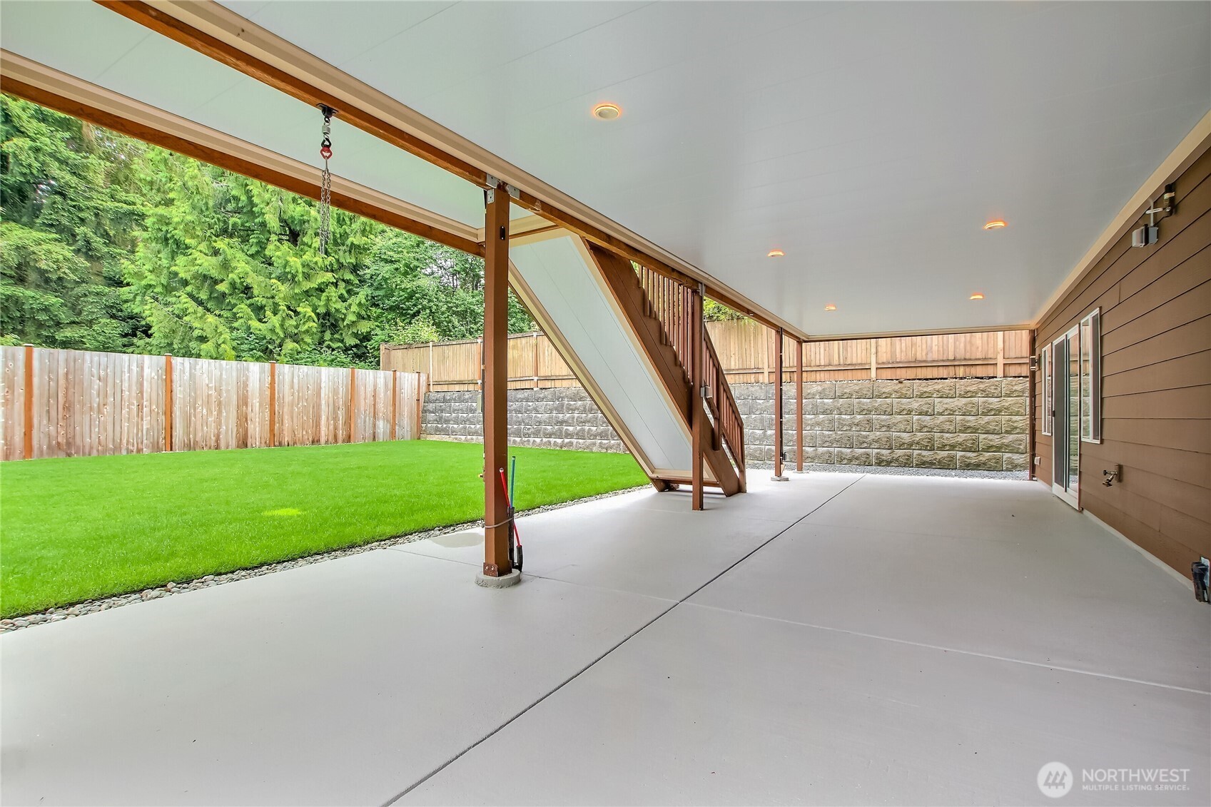 14011 2nd Avenue Property Photo 4
