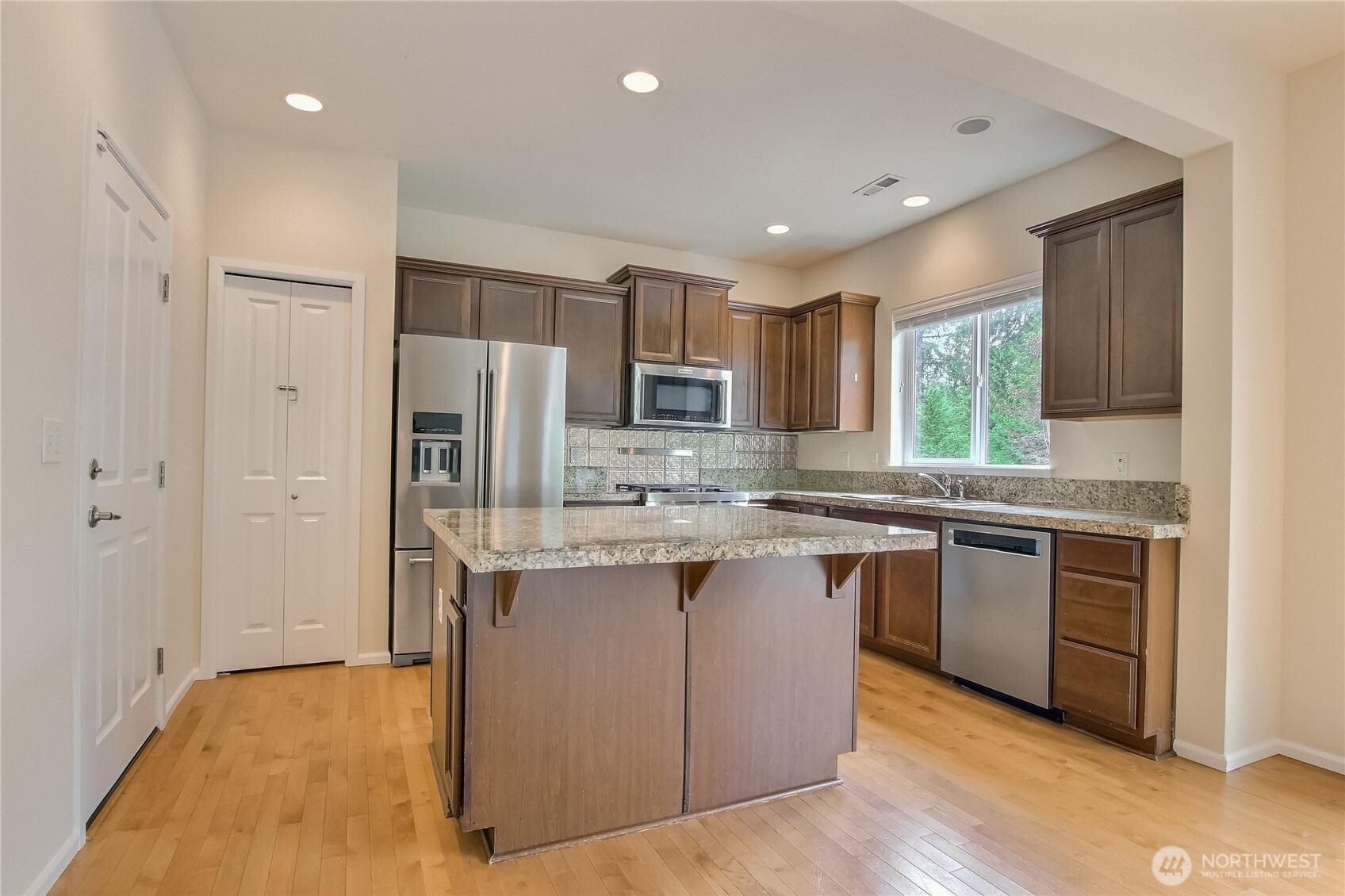 14011 2nd Avenue Property Photo 11