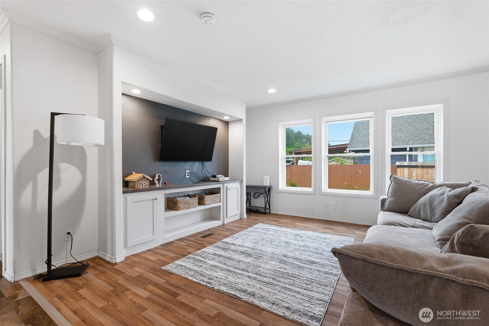 114 S Diamond Street Property Photo 4