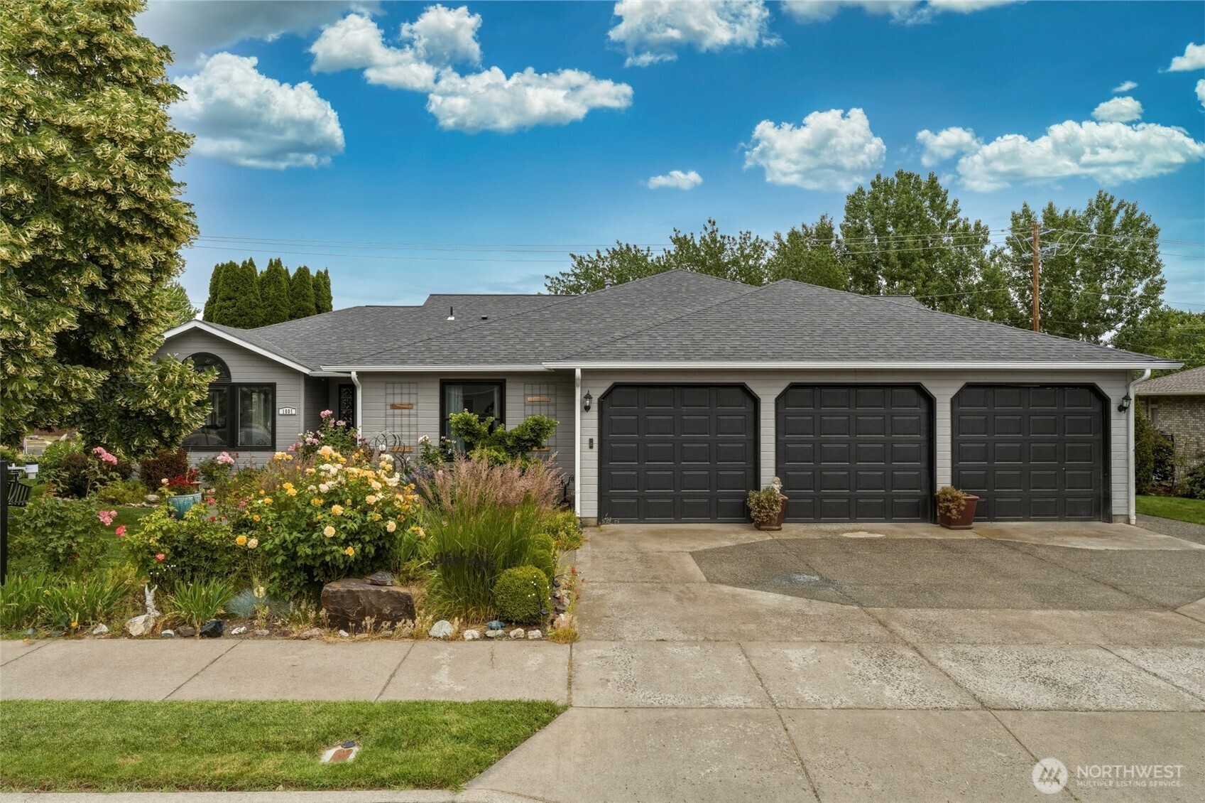 1001 Southview Property Photo 1
