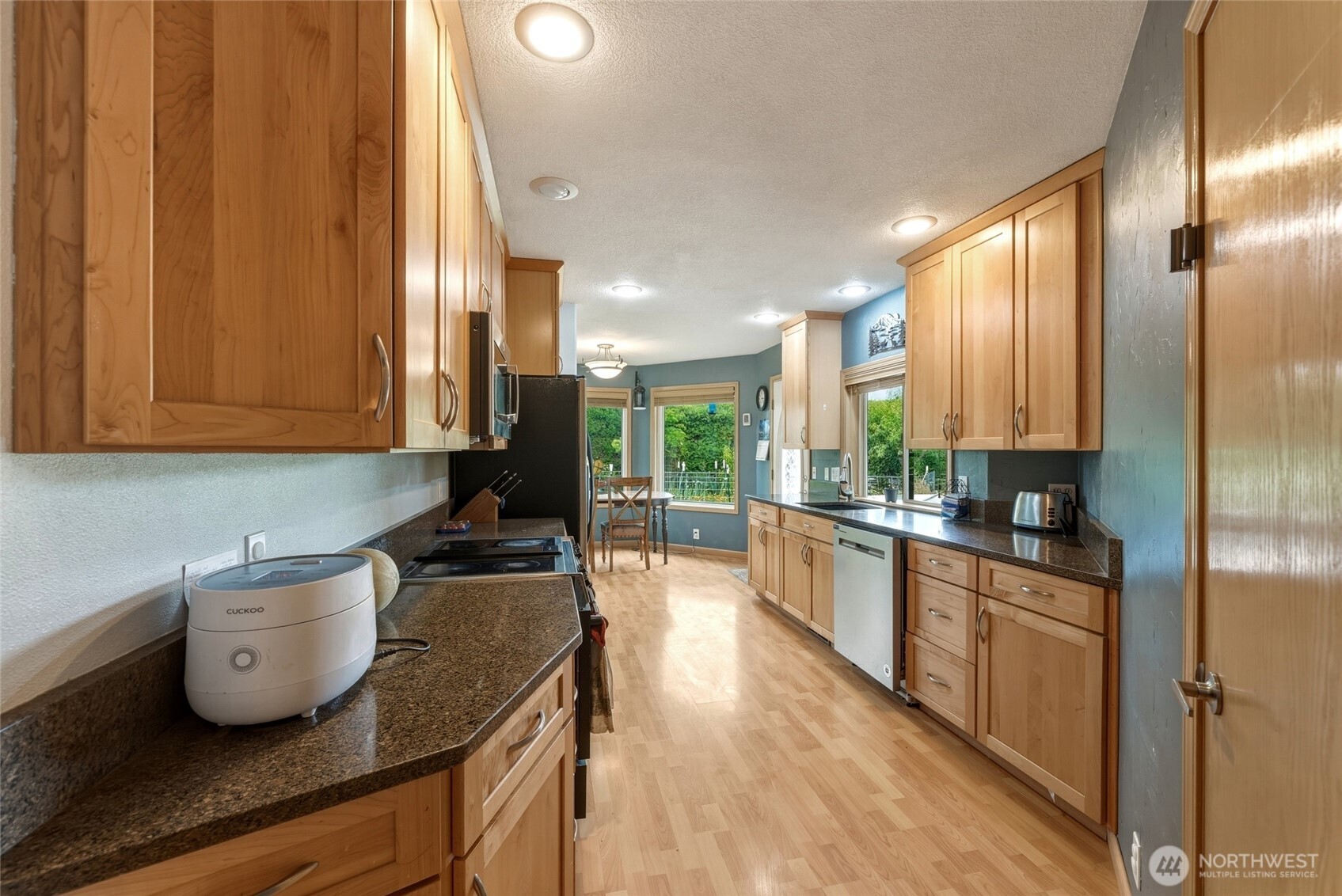 1001 Southview Property Photo 6
