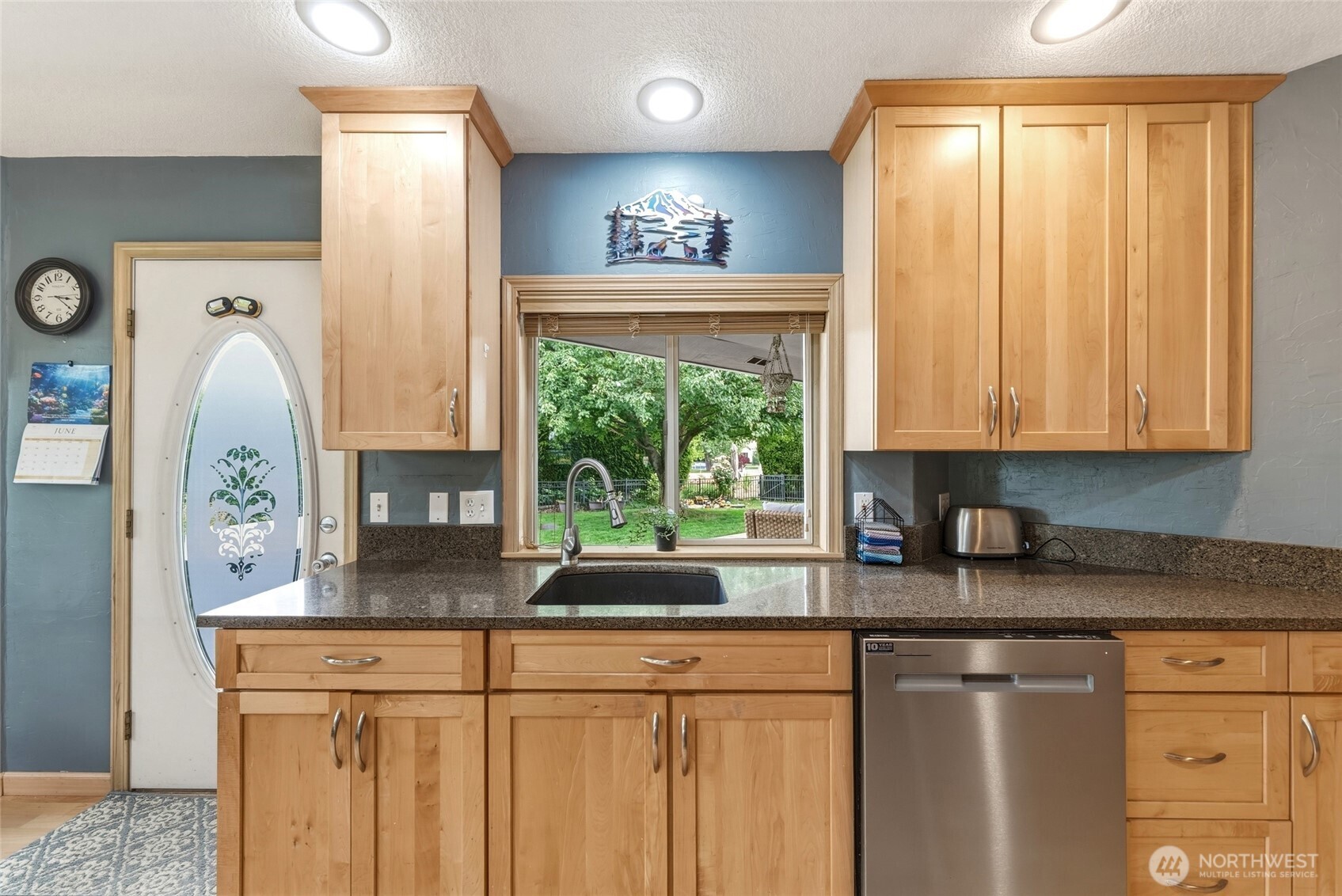 1001 Southview Property Photo 7