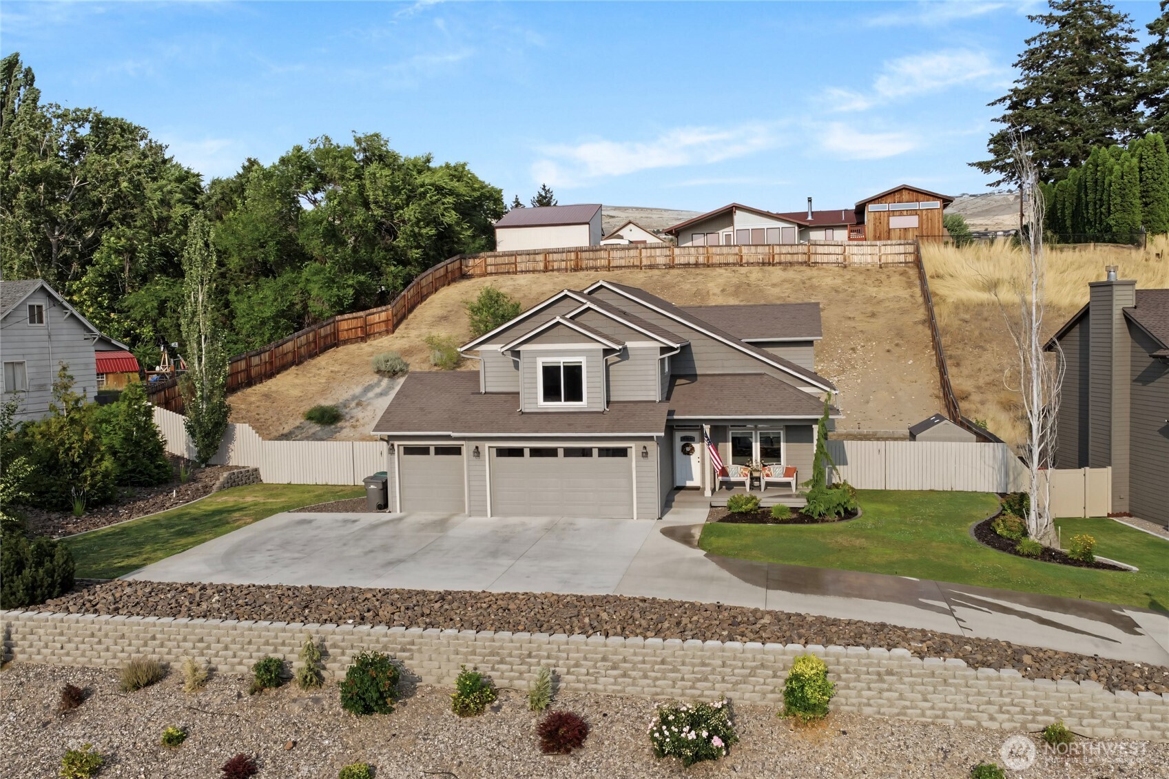 3143 Nw Delcon Court Property Photo 4