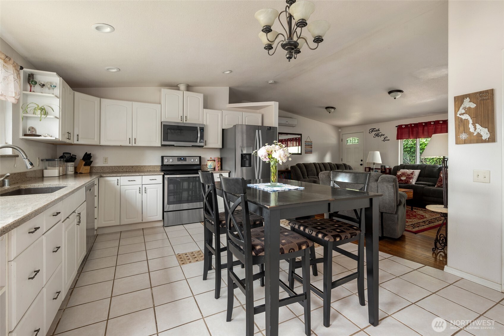 1030 Timber Lane Property Photo 9